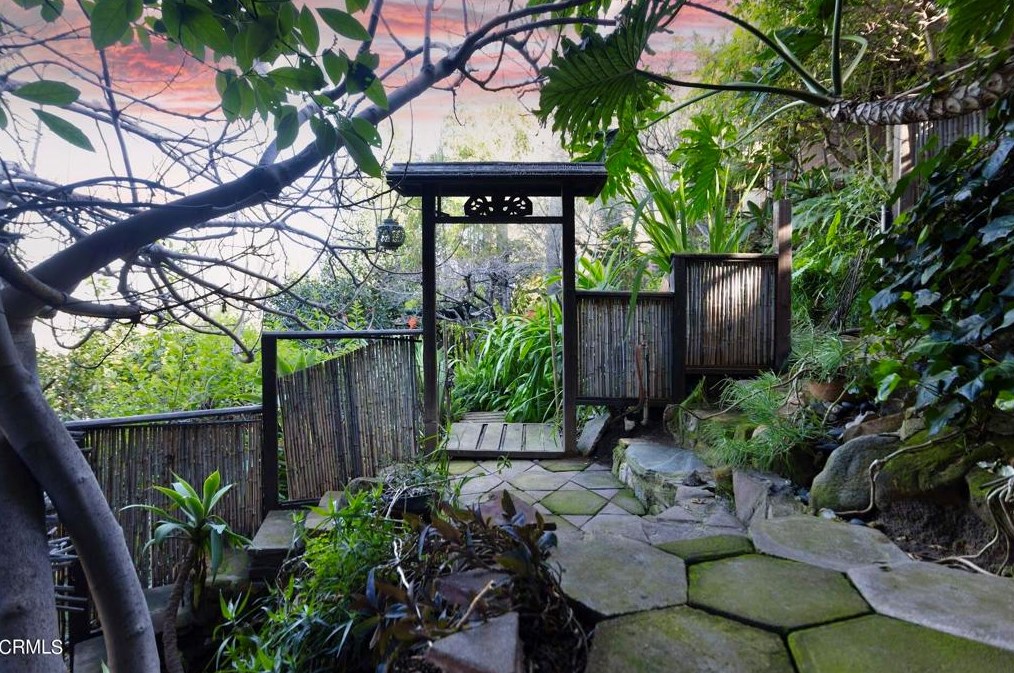 646 Crane Blvd, Los Angeles CA  90065-4016 exterior