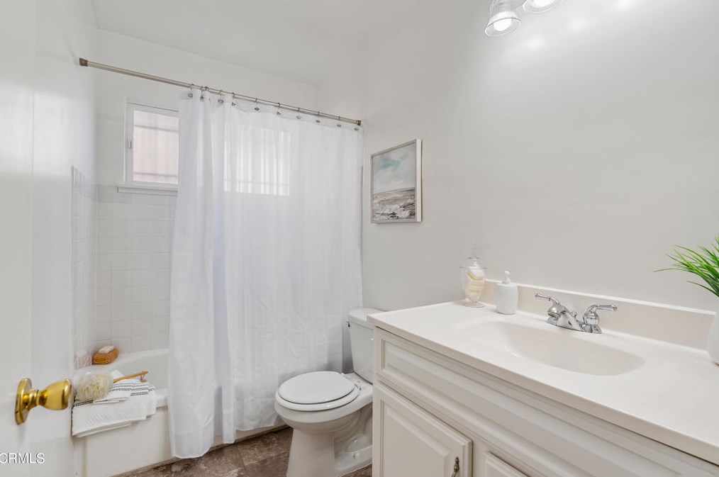 370 Ln Verne Ave, Pomona CA  91767-2809 exterior