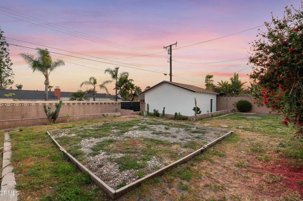 370 Ln Verne Ave, Pomona CA  91767-2809 exterior