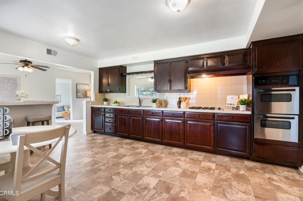 370 Ln Verne Ave, Pomona CA  91767-2809 exterior