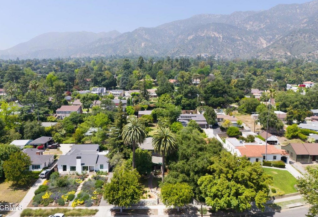 1125 Mariposa St, Altadena CA  91001-2021 exterior