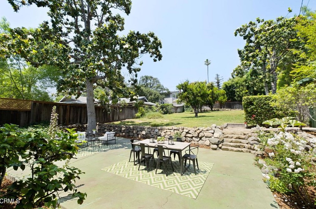 1125 Mariposa St, Altadena CA  91001-2021 exterior