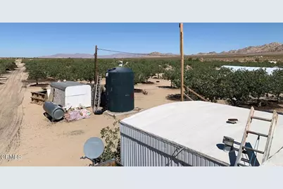 10080 Santa Fe Fire Road, Lucerne Valley, CA 92356 - Photo 19
