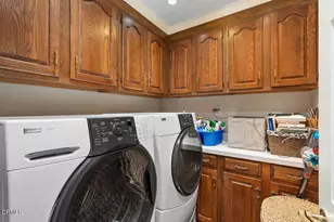 70 N Arroyo Blvd, Pasadena, CA 91105 - Photo 23