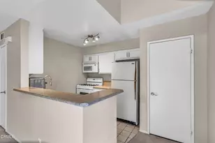 21334 Nandina Ln, Newhall, CA 91321 - Photo 9