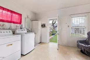 424 W Arbor Vitae St, Inglewood, CA 90301 - Photo 13