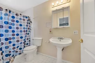 15743 Covello St, Lake Balboa, CA 91406 - Photo 23