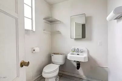 426 W Arbor Vitae Street, Inglewood, CA 90301 - Photo 13