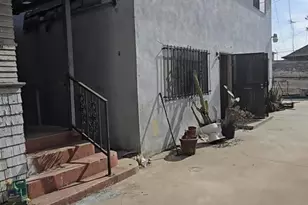 1020 W 42nd Pl, Los Angeles, CA 90037 - Photo 9