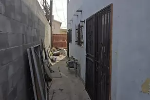 1020 W 42nd Pl, Los Angeles, CA 90037 - Photo 11