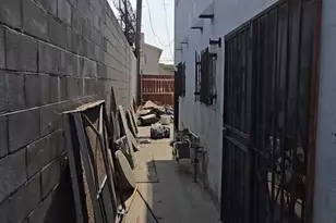 1020 W 42nd Pl, Los Angeles, CA 90037 - Photo 29