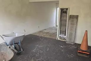 1020 W 42nd Pl, Los Angeles, CA 90037 - Photo 15