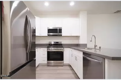 27285 Blue Spruce Place, Valencia, CA 91354 - Photo 11