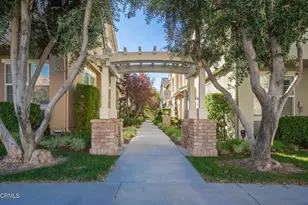 27285 Blue Spruce Pl, Valencia, CA 91354 - Photo 3