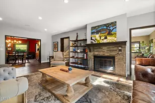 1052 New York Dr, Altadena, CA 91001 - Photo 9