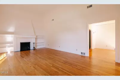 136 S Arden Boulevard, Los Angeles, CA 90004 - Photo 13