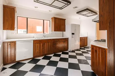 136 S Arden Boulevard, Los Angeles, CA 90004 - Photo 31