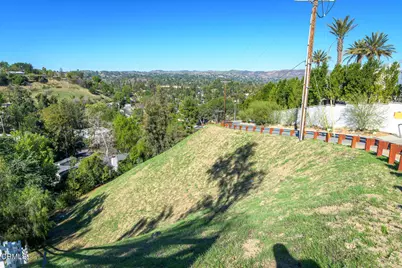 4845 N Calderon Road, Woodland Hills, CA 91364 - Photo 11