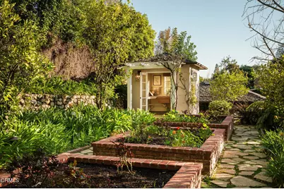 154 S Arroyo Boulevard, Pasadena, CA 91105 - Photo 23