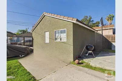 524 W Almond Street, Compton, CA 90220 - Photo 13