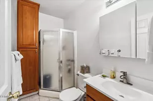 4959 Brewster Dr, Los Angeles, CA 91356 - Photo 45