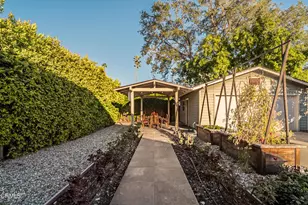 1892 N Marengo Ave, Pasadena, CA 91103 - Photo 23