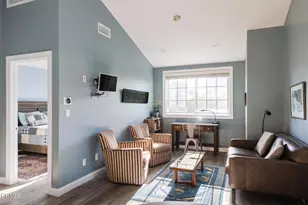 10785 Weyburn Ave, Los Angeles, CA 90024 - Photo 17