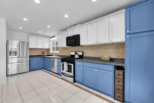 27800 Parkvale Dr, Santa Clarita, CA 91350 - Photo 17