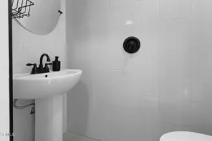 27800 Parkvale Dr, Santa Clarita, CA 91350 - Photo 37