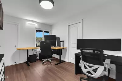 27800 Parkvale Drive, Santa Clarita, CA 91350 - Photo 31