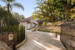 9617 Oak Pass Rd, Beverly Hills, CA 90210 - Photo 1