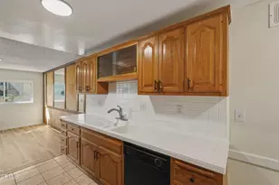 320 E Stocker St, Glendale, CA 91207 - Photo 13