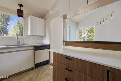 22330 Victory Boulevard #604, Los Angeles, CA 91367 - Photo 7