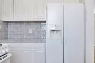 640 E Elmwood Ave, Burbank, CA 91501 - Photo 13