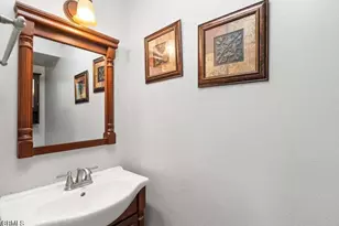 9503 Via Venezia, Burbank, CA 91504 - Photo 9