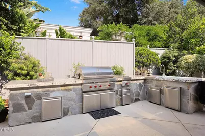 555 Meadow Grove Street, La Canada Flintridge, CA 91011 - Photo 57