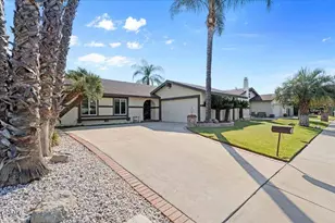 25530 Meadow Mont St, Valencia, CA 91355 - Photo 3