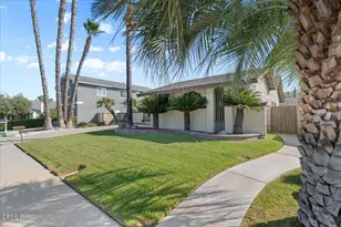 25530 Meadow Mont St, Valencia, CA 91355 - Photo 5