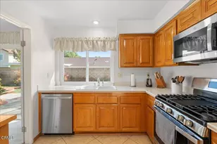 25530 Meadow Mont St, Valencia, CA 91355 - Photo 13