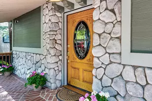 1265 Clubhouse Dr, Pasadena, CA 91105 - Photo 3