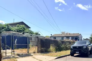203 E 107th St, Los Angeles, CA 90003 - Photo 3