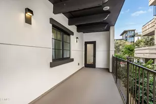 139 S Oak Knoll Ave, Pasadena, CA 91101 - Photo 3