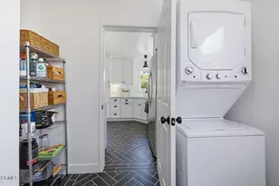 1681 Forest Ave, Pasadena, CA 91103 - Photo 17