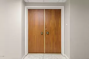 395 S Oakland Ave, Pasadena, CA 91101 - Photo 3