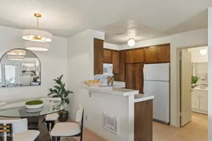 360 S Euclid Ave, Pasadena, CA 91101 - Photo 15