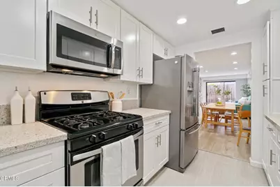 544 E Magnolia #D, Burbank, CA 91501 - Photo 11