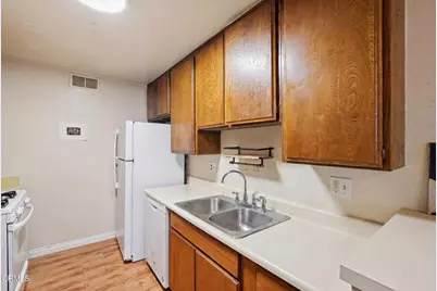12940 Riverside Drive #106, Los Angeles, CA 91423 - Photo 3