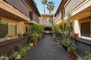 12321 Riverside Dr, Valley Village, CA 91607 - Photo 19