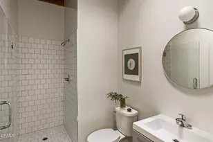1097 S Los Robles Ave, Pasadena, CA 91106 - Photo 17