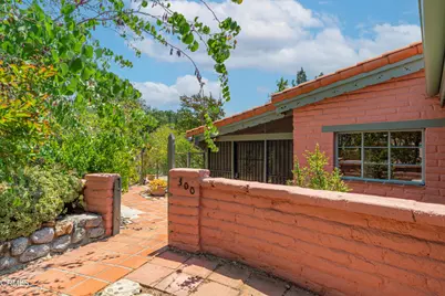 2300 El Moreno Street, La Crescenta, CA 91214 - Photo 3